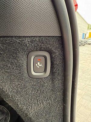 Volvo  B5 DIESEL PLUS BRIGHT+HARMAN+360°+PANO+AHK+