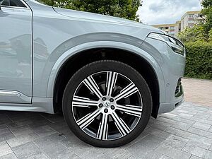 Volvo  B5 DIESEL PLUS BRIGHT+HARMAN+360°+PANO+AHK+