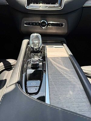 Volvo  T8 AWD PLUS DARK+7SITZE+360°CAM+22'ALU++