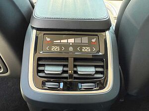 Volvo  T8 AWD PLUS DARK+7SITZE+360°CAM+22'ALU++