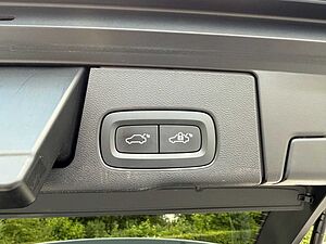 Volvo  T8 INSCRIPTION PHEV +LED+PANO+BEL. SITZE+AHK