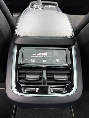 Volvo  D5 AWD R-DESIGN+HUD+PANO+STANDHZG+21'+