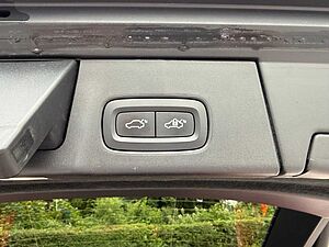 Volvo  D5 AWD R-DESIGN+HUD+PANO+STANDHZG+21'+