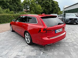 Volvo  D5 AWD R-DESIGN+HUD+PANO+STANDHZG+21'+