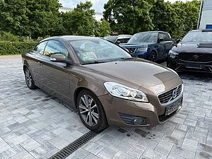 Volvo  D3 SUMMUM+HEICO 144KW+8FACH+UNFALLFREI+LEDER