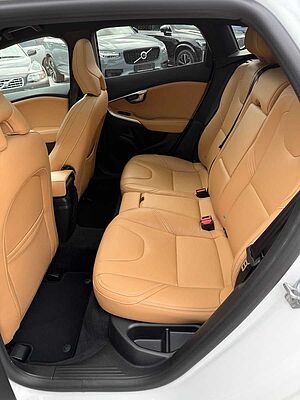 Volvo  CC SUMMUM+ACC+BLIS+CAM+PDC+LEDER+EL. SITZE