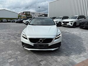 Volvo  CC SUMMUM+ACC+BLIS+CAM+PDC+LEDER+EL. SITZE