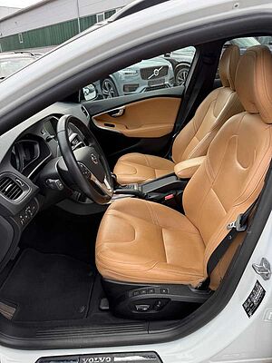 Volvo  CC SUMMUM+ACC+BLIS+CAM+PDC+LEDER+EL. SITZE
