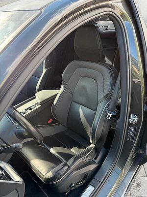 Volvo  B4 R-DESIGN+PDC+360°+PDC+LEDER+EL. SITZE++