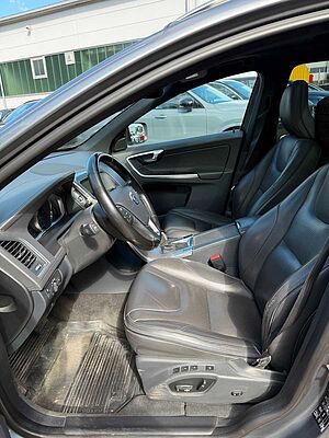Volvo  D5 AWD INSCRIPTION+VOLLAUSSTATTUNG+AHK+8FAC