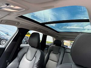 Volvo  PLUS DARK AWD +PANO+STANDHZG+LED+AHK+1.HD
