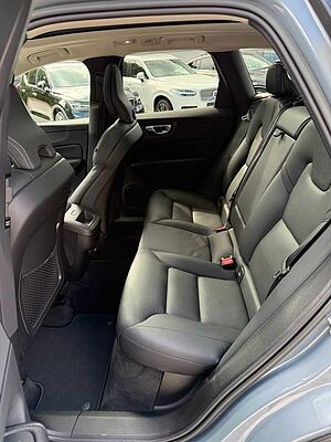 Volvo  PLUS DARK AWD +PANO+STANDHZG+LED+AHK+1.HD