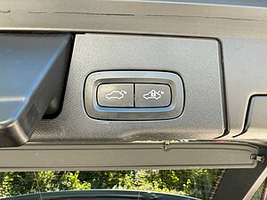 Volvo  T6 R-Design LEDER+NAVI+LED+PANO+STANDHZG+SH