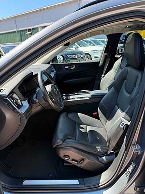 Volvo  T6 R-Design LEDER+NAVI+LED+PANO+STANDHZG+SH