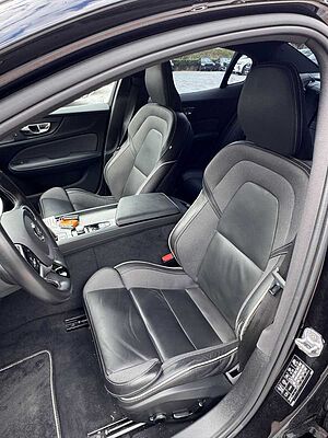 Volvo  R DESIGN +360+19'+NAVI+EL. SITZ+LED+DAB