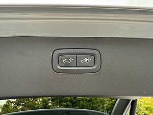Volvo  B5 DIESEL PLUS BRIGHT+HARMAN+360°+PANO+AHK+