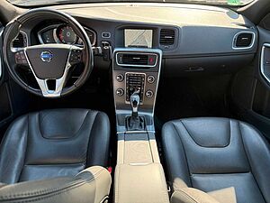 Volvo  D5 SUMMUM+LEDER+EL. SITZE+ACC+PANO