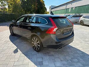 Volvo  D5 SUMMUM+LEDER+EL. SITZE+ACC+PANO