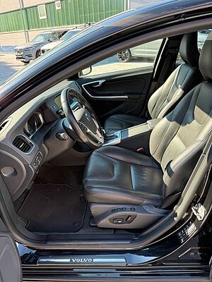 Volvo  D5 SUMMUM+LEDER+EL. SITZE+ACC+PANO