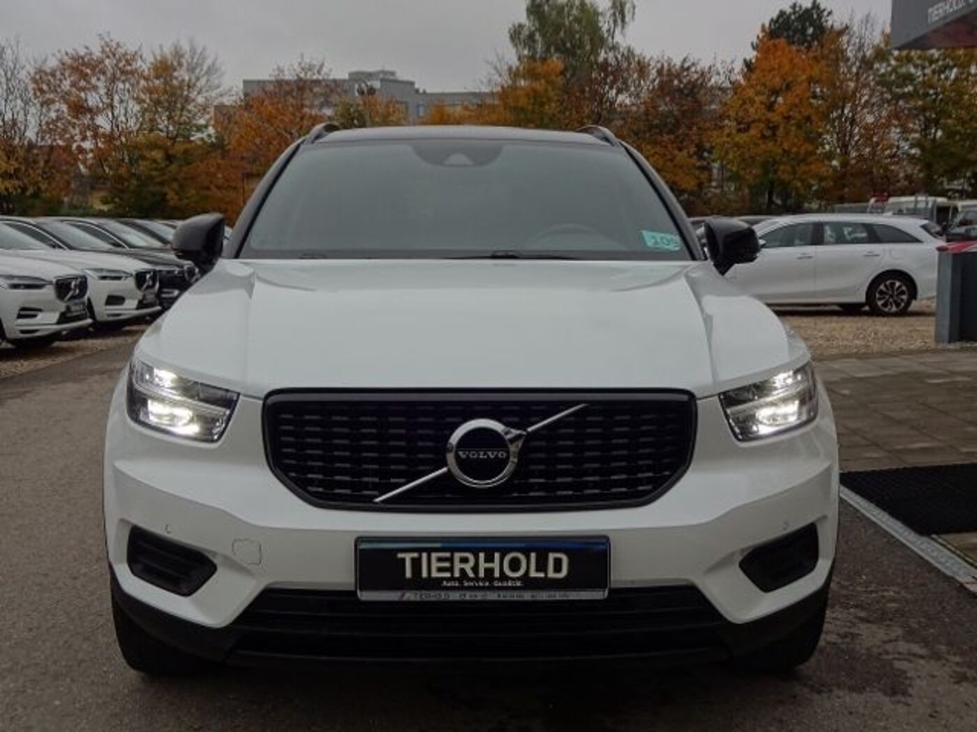 Volvo  T4 R Design 2WD AHK Pano Allwetterreifen 18