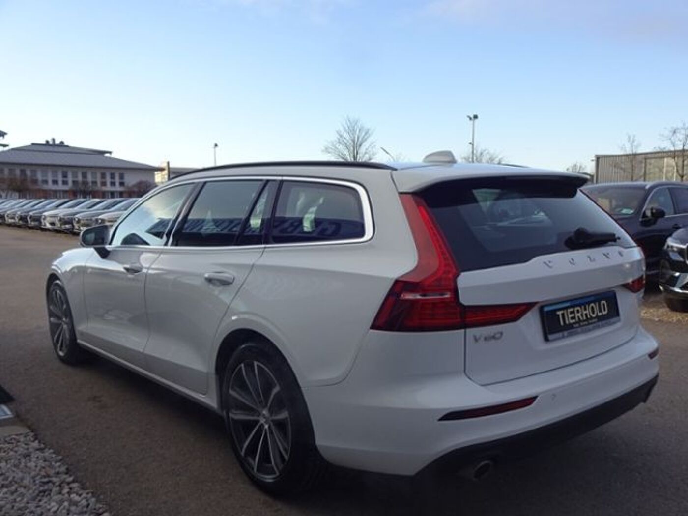 Volvo  B5 Momentum Pro AWD AT NAVI Carplay Tempom.