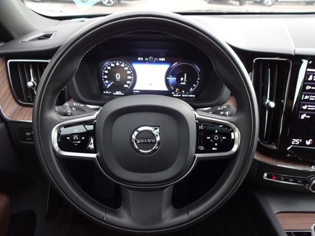 Volvo  T6 Inscription Plug-In AWD PANO 360° Leder