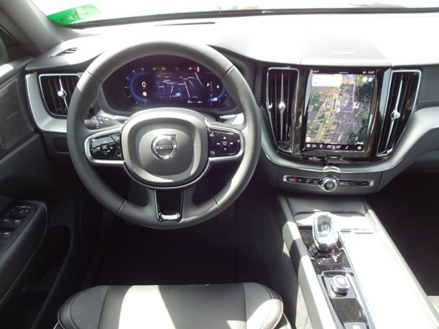 Volvo  B4 Ultimate AWD LUFTFW STANDHZ PANO HUD 22'