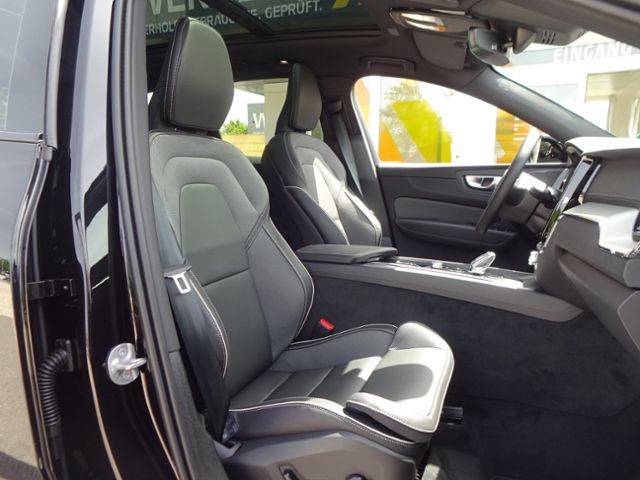 Volvo  B4 Ultimate AWD LUFTFW STANDHZ PANO HUD 22'