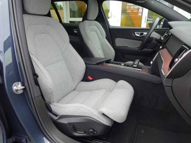 Volvo  PRO B4 AHK AWD ACC Kamera Pano