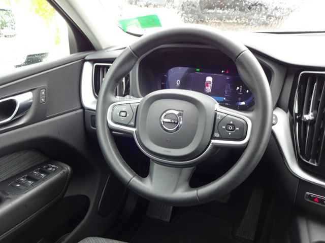 Volvo  B4 Momentum Pro AWD AHK ACC HUD 360° Google