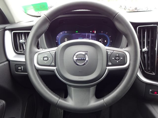 Volvo  B4 Momentum Pro AWD AHK ACC HUD 360° Google
