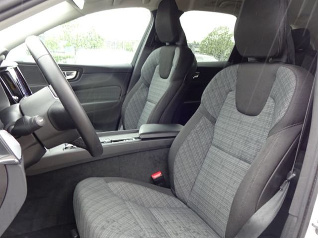 Volvo  B4 Momentum Pro AWD AHK ACC HUD 360° Google