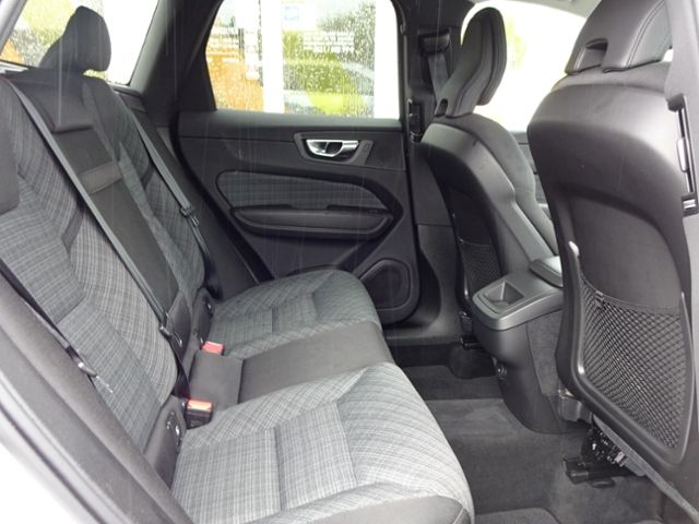 Volvo  B4 Momentum Pro AWD AHK ACC HUD 360° Google