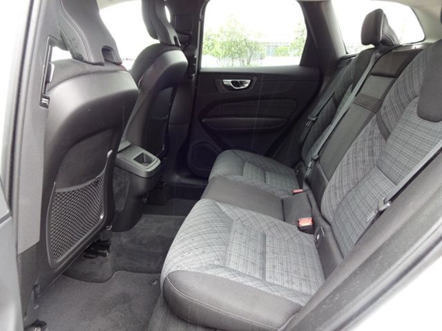 Volvo  B4 Momentum Pro AWD AHK ACC HUD 360° Google