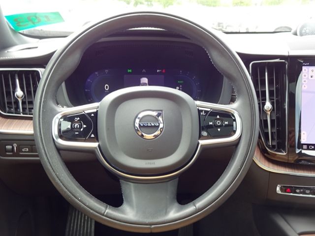 Volvo  T8 Inscription Plug-In AWD ACC B&W PANO HUD