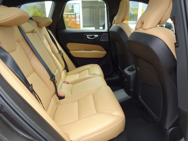 Volvo  T8 Inscription Plug-In AWD ACC B&W PANO HUD