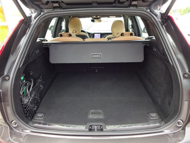 Volvo  T8 Inscription Plug-In AWD ACC B&W PANO HUD