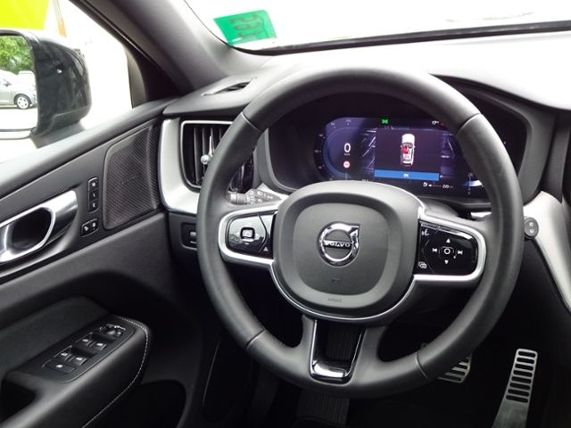 Volvo  B4 R Design AWD ACC PANO 360° Google HK