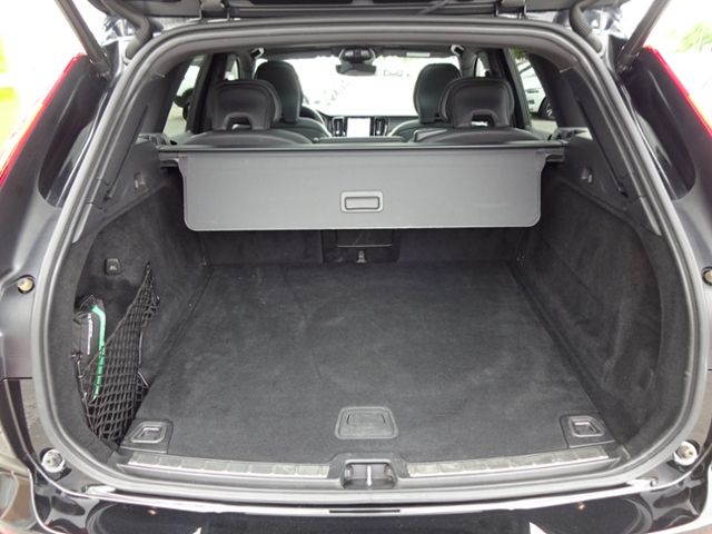 Volvo  B4 R Design AWD ACC PANO 360° Google HK