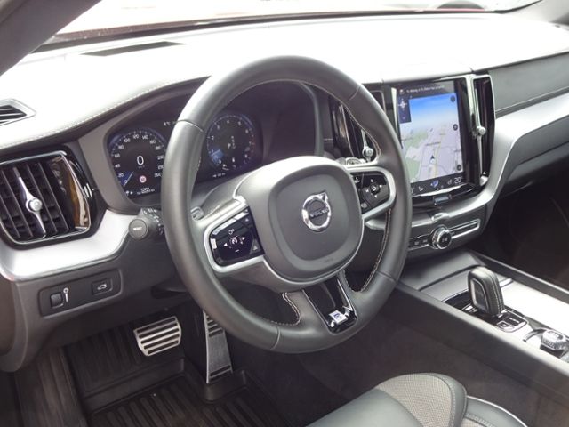 Volvo  B5 R Design AWD Luftfw ACC HUD Standhz PANO