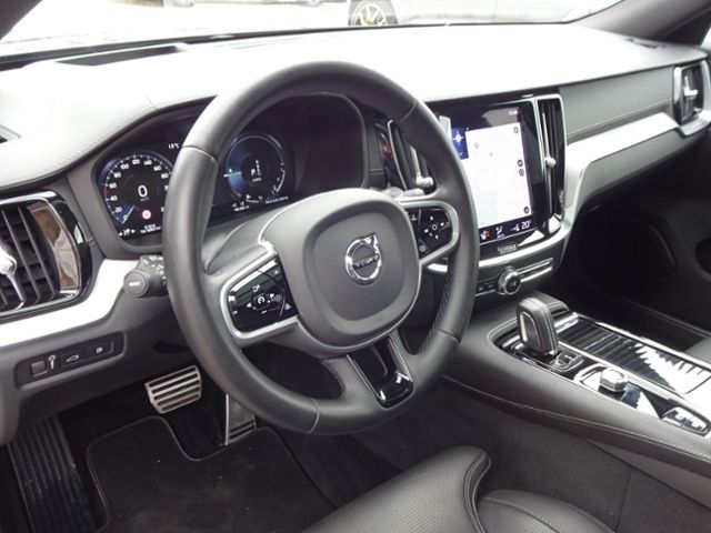 Volvo  T6 R Design Plug-In AWD ACC HUD PANO 360°