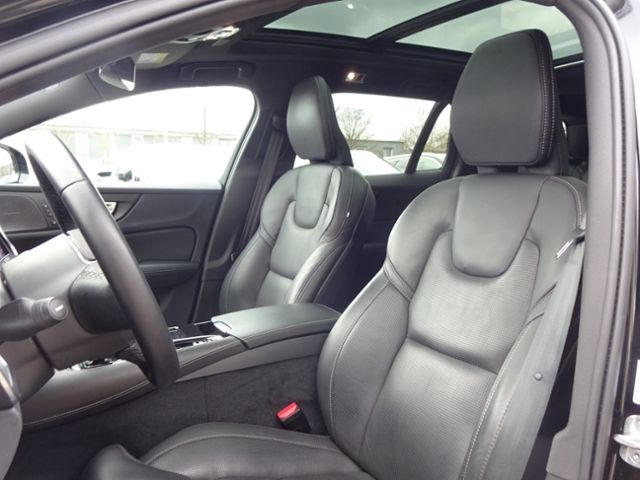 Volvo  T6 R Design Plug-In AWD ACC HUD PANO 360°