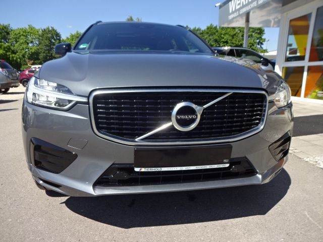 Volvo  D4 R Design 2WD AT Panorama Memory 19'