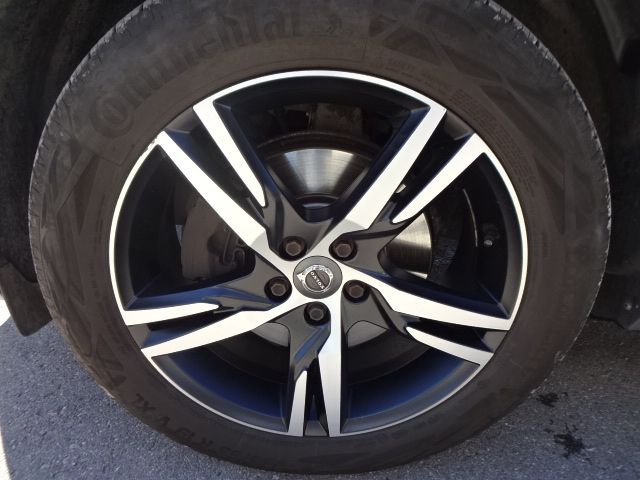 Volvo  D4 R Design 2WD AT Panorama Memory 19'