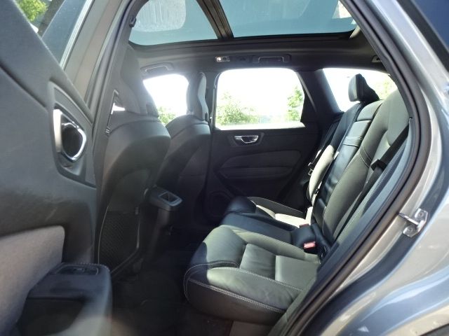 Volvo  D4 R Design 2WD AT Panorama Memory 19'