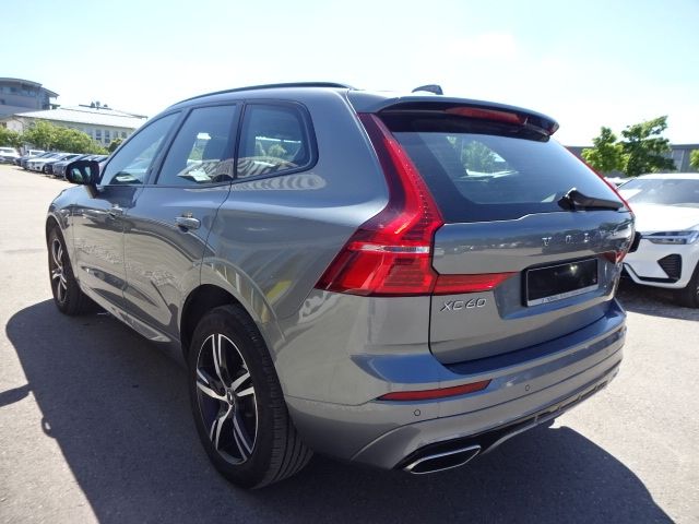 Volvo  D4 R Design 2WD AT Panorama Memory 19'