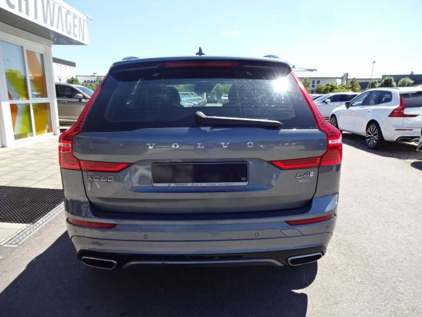 Volvo  D4 R Design 2WD AT Panorama Memory 19'