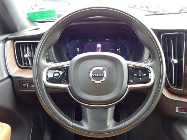 Volvo  T6 Inscription Plug-In AWD ACC B&W PANO 360