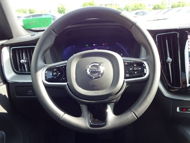 Volvo  B4 Ultimate Dark Luftfw Standhz HUD Pano HK