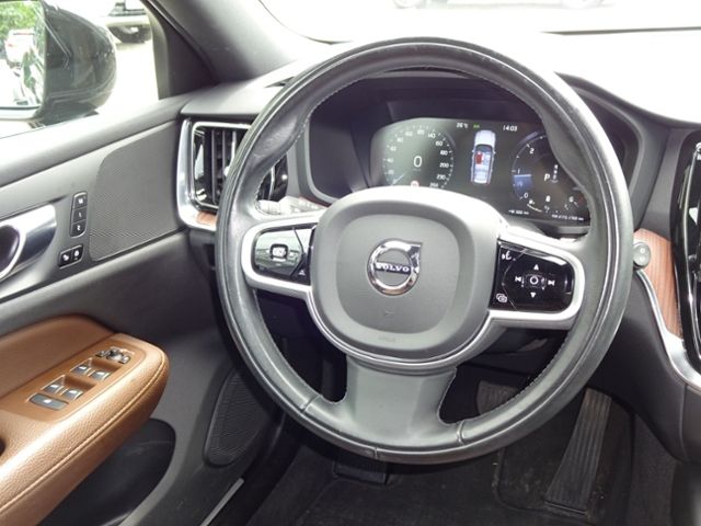 Volvo  PRO B4 AWD AT Leder-braun